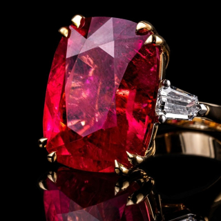 Fosca, Anello con pietra di colore e diamanti