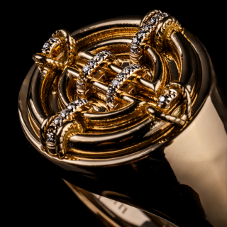 Oriente , Anello in oro e diamanti&nbsp;