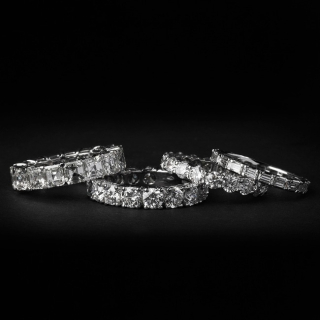 Fedi Nuziali Con Diamanti, Sarà per noi un piacere aiutarvi a selezionare l'anello più’ adatto alle vostre esigenze. In un ambiente raffinato ed esclusivo avrete modo di essere guidati nella scelta della fede nuziale perfetta per il vostro gusto.