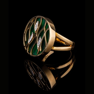 Fiammetta, Anello con pietra dura e diamanti