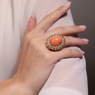 Elodie, Anello con pietra dura e diamanti