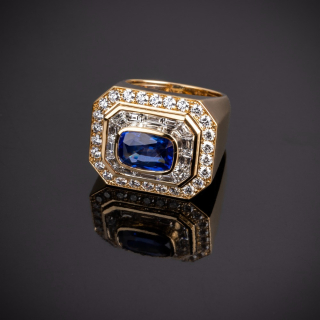 Primavera, Anello con pietra di colore e damanti