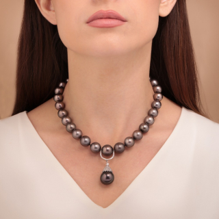 Tahiti, Collana con perle e diamanti