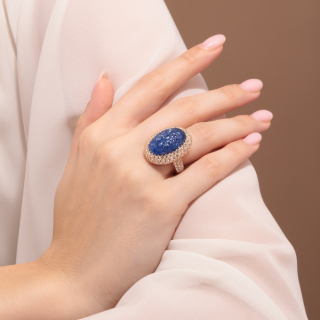 Maratea, Anello
con pietra di colore e diamanti