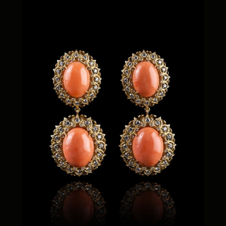 Orecchini in oro giallo 18 kt con coralli e diamanti