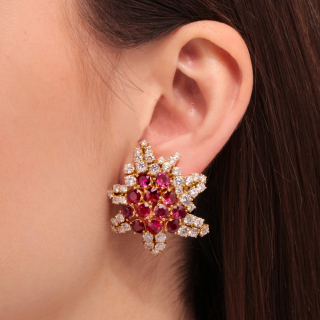 Passione, Orecchini con pietre di colore e diamanti 