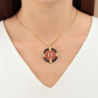 Oriente, Collana con smalto e diamanti