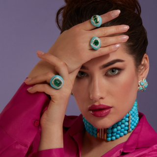 Greta, Anello con pietra di colore, diamanti
e intarsio