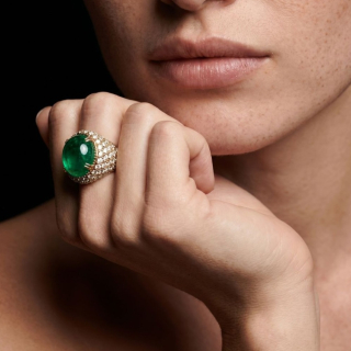 Cassandra, Anello
con pietra di colore e diamanti&nbsp;&nbsp;