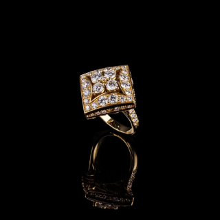 Lucilla, Anello in oro e diamanti
