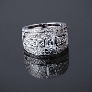 Montecarlo, Anello in oro e diamanti