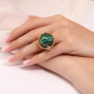 Giove, Anello con pietra dura e diamanti