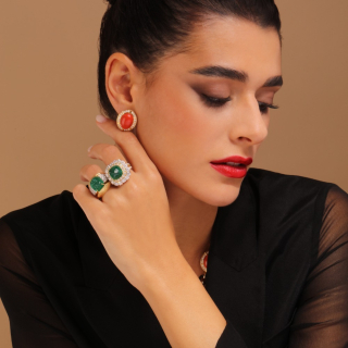 Lilli, Anello con pietra di colore e diamanti