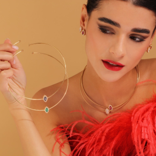 Maia, Collana
con pietra di colore e diamanti