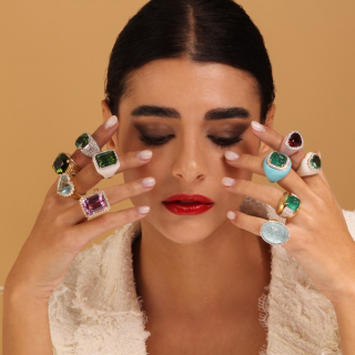 Emozione, Anello con pietra di colore e diamanti