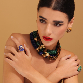 Clotilde, Collana in oro e pietre dure