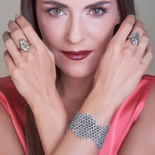 Lorella, Anello con seducente diamante taglio marquise 