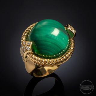 Giove, Anello con pietra dura e diamanti