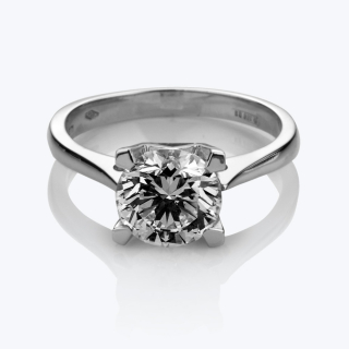 Lady V, Anello di fidanzamento 