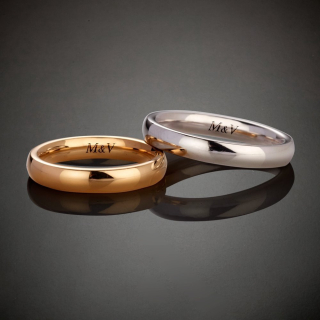 Fedi Nuziali, Veschetti propone un ampio assortimento di fedi nuziali in oro giallo, oro bianco, oro rosa e platino. A richiesta del cliente ogni fede può essere personalizzata con una speciale incisione.