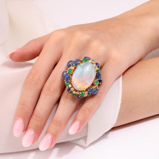 Luna, Anello con pietra dura, pietre di colore e diamanti