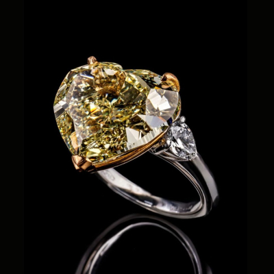 Anello Cuore Fancy in oro bianco e giallo 18 kt con diamante Fancy Yellow taglio cuore