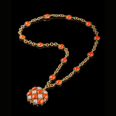 Collana con corallo, smeraldi e diamanti
