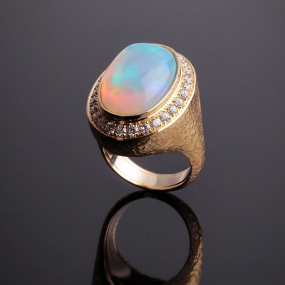 Ella, Anello con pietra dura e diamanti