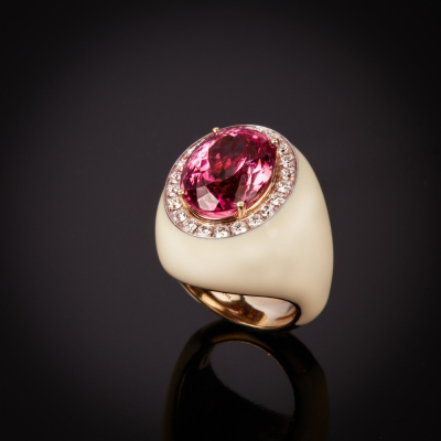 Ciclamino, Anello con pietra di colore, diamanti e intarsio 