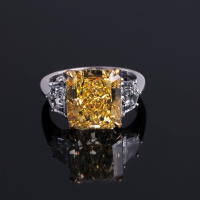 Fancy Intenso, Anello con intenso diamante Fancy Yellow