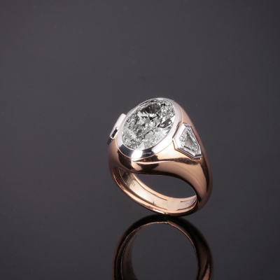 Rosé, Anello con diamante taglio ovale