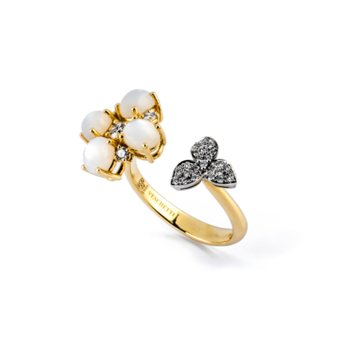 Anello in oro giallo e bianco con madreperla e diamanti