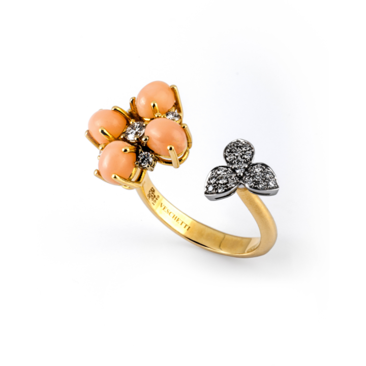 Anello con corallo e diamanti taglio a brillante