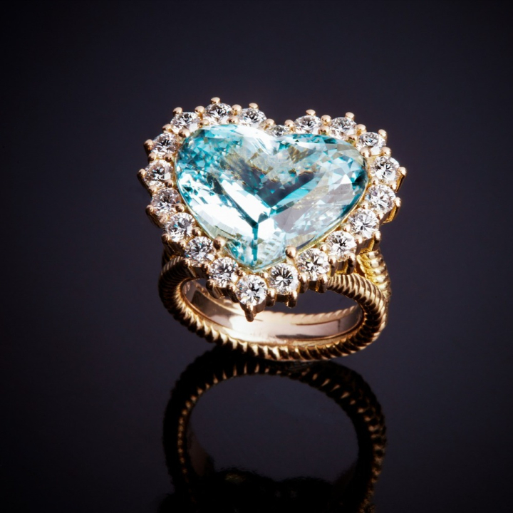 Emozione, Anello con pietra di colore e diamanti