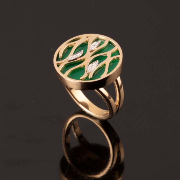 Fiammetta, Anello con pietra dura e diamanti