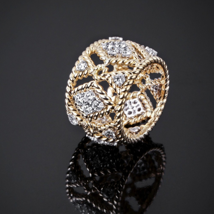 Amabilia, Anello in oro e diamanti