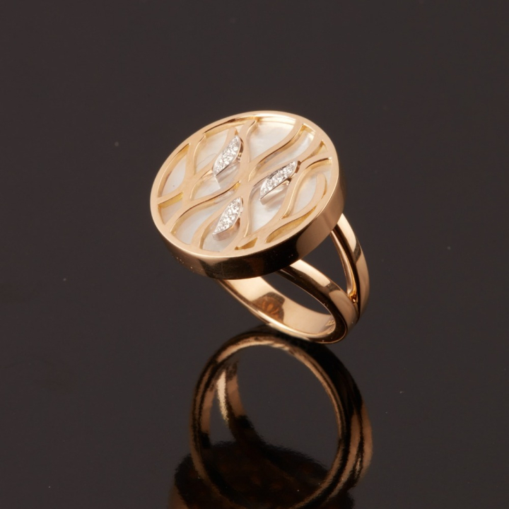 Fiammetta, Anello con pietra dura e diamanti