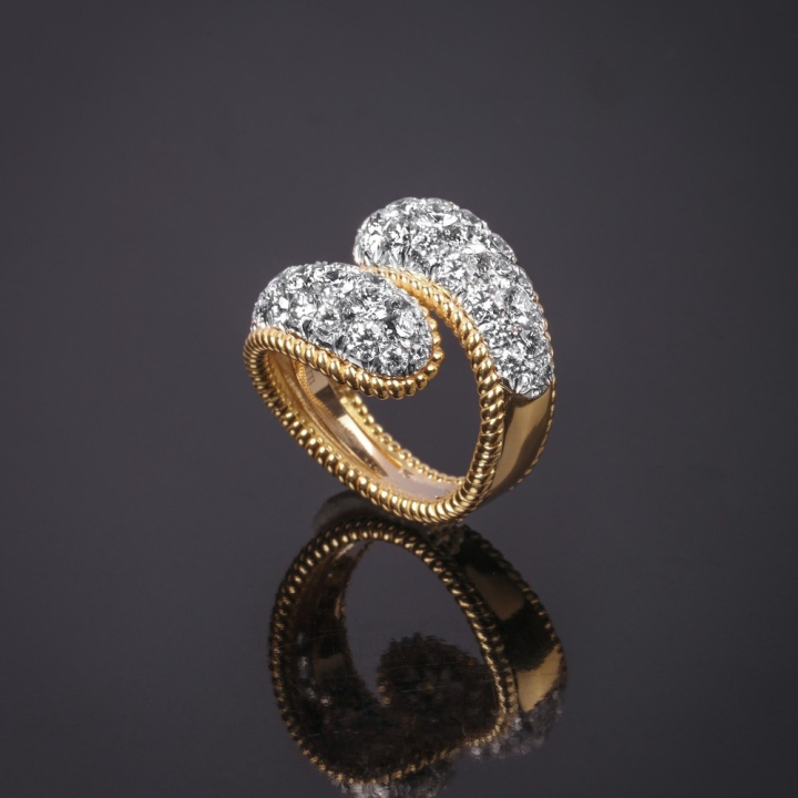 Anniversary, Anello con diamanti