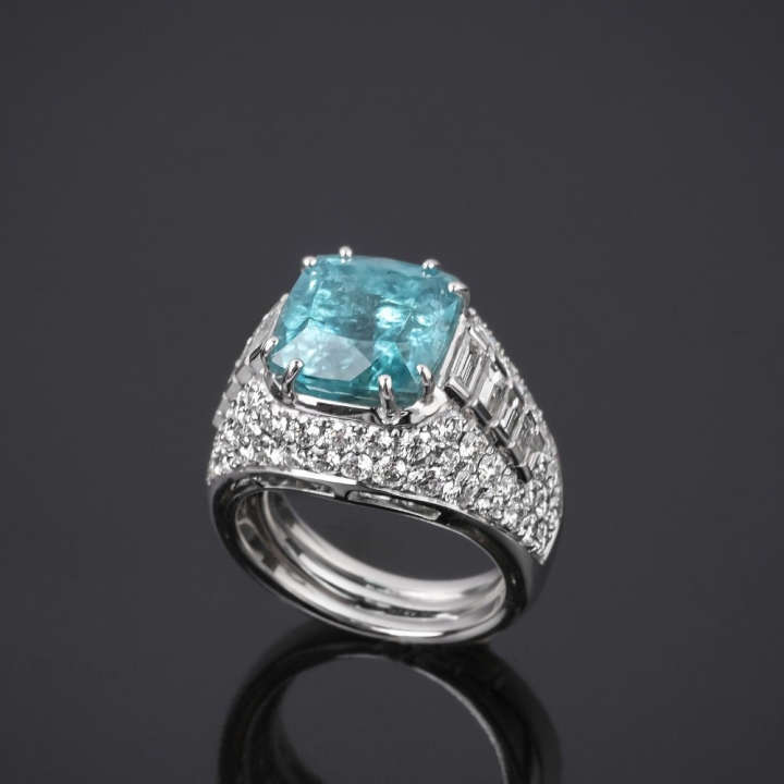 Serena, Anello con pietra di colore e diamanti