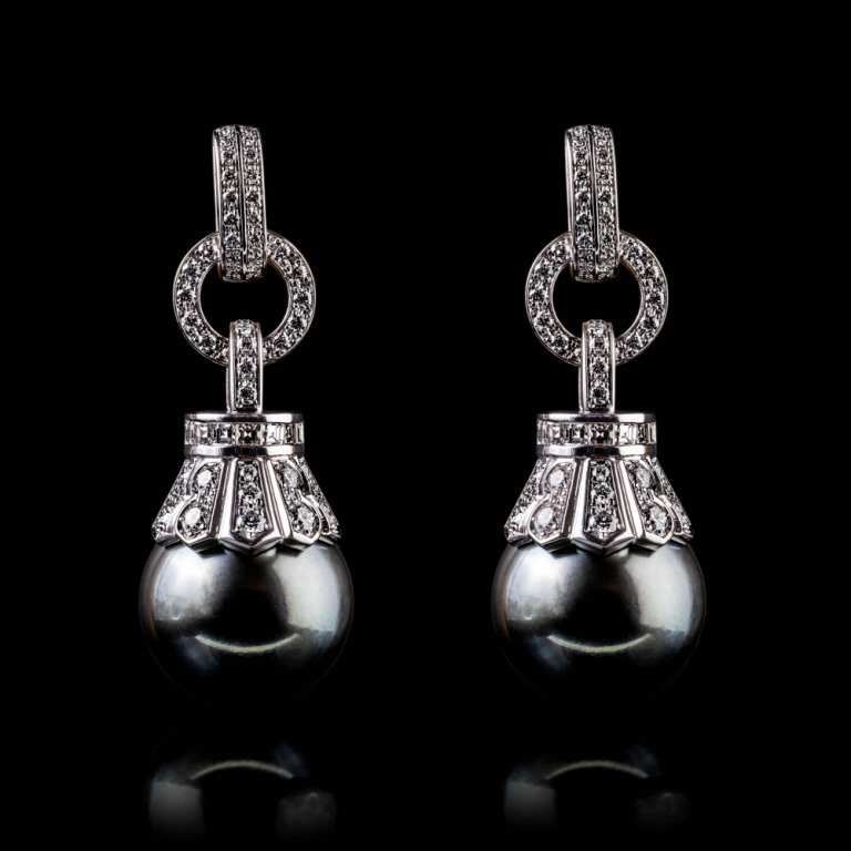 Anastasia Black, Orecchini con perle black e diamanti