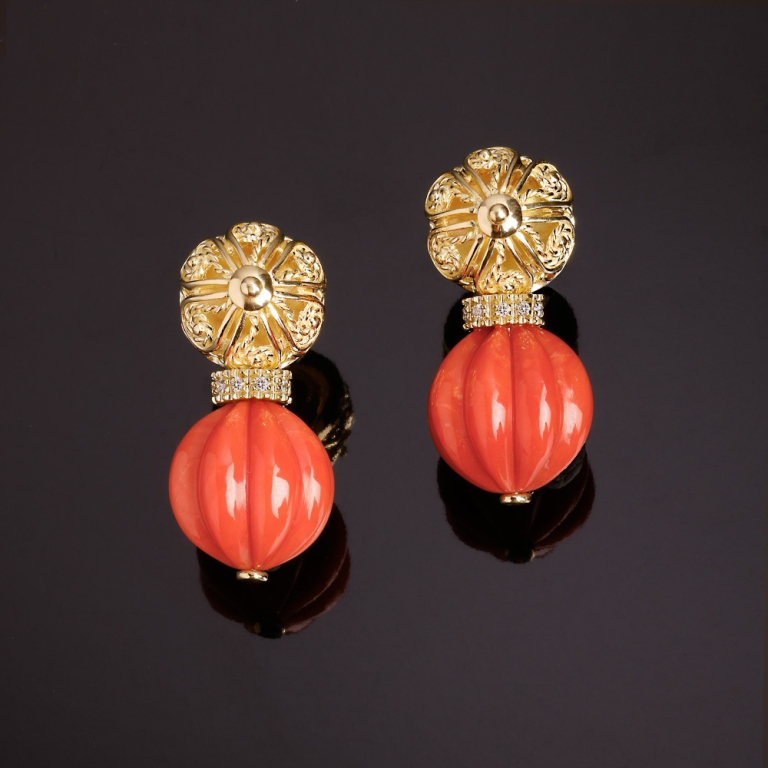 Scilla, Orecchini con pietre dure e diamanti