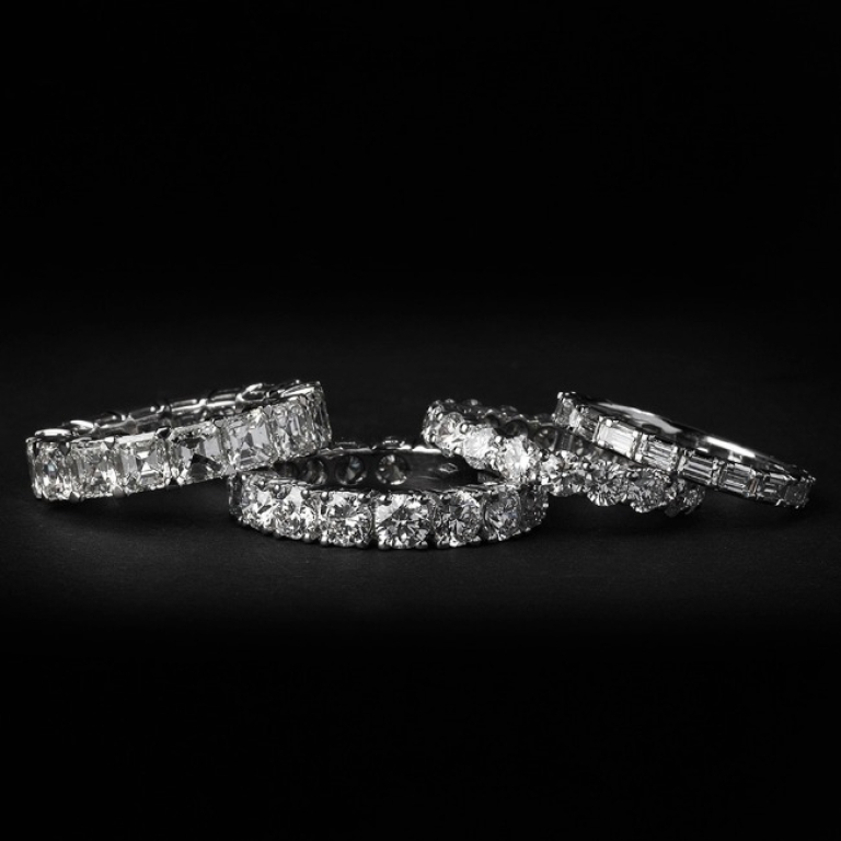 Fedi Nuziali Con Diamanti, Sarà per noi un piacere aiutarvi a selezionare l'anello più’ adatto alle vostre esigenze. In un ambiente raffinato ed esclusivo avrete modo di essere guidati nella scelta della fede nuziale perfetta per il vostro gusto.