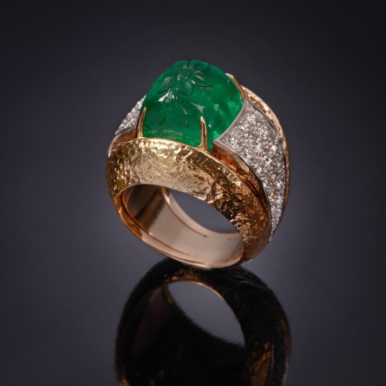 Lilli, Anello con pietra di colore e diamanti