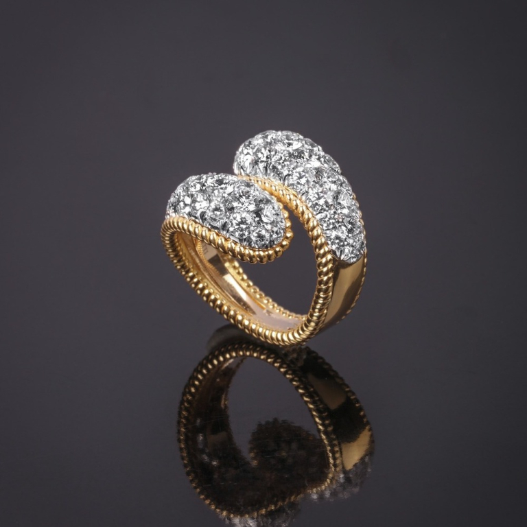 Anniversary, Anello con diamanti