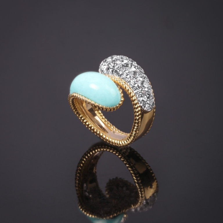 Anniversary, Anello con pietra dura e diamanti