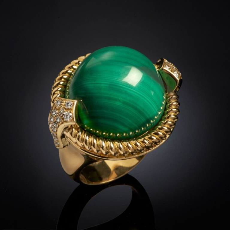 Giove, Anello con pietra dura e diamanti